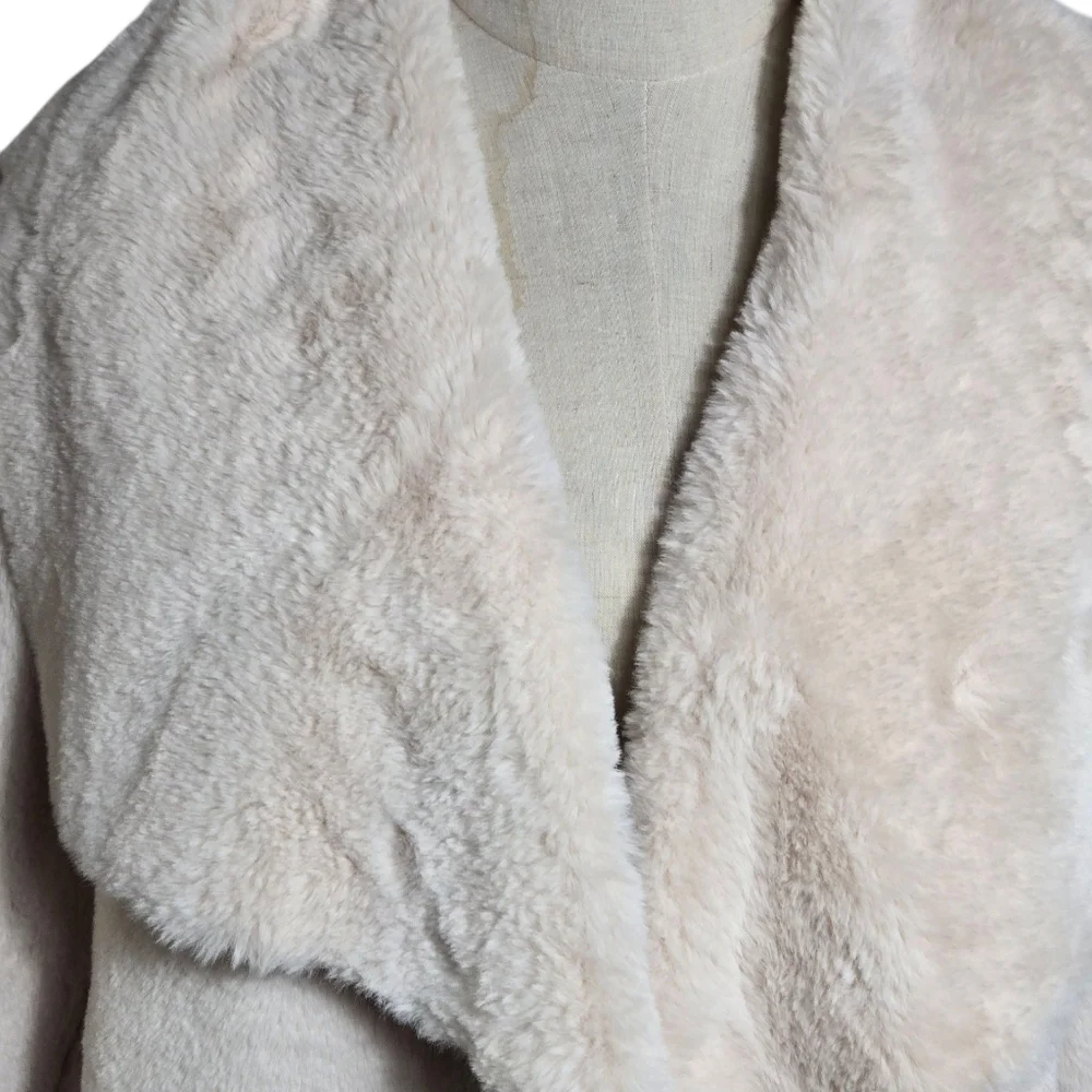 Ontwelfth Cream Faux Fur Women's Jacket - Picture 2 of 8